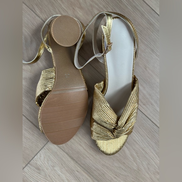 Brand new Women Metallic Twist Decor Sculptural Heeled Ankle Strap Sandals. - Picture 5 of 5